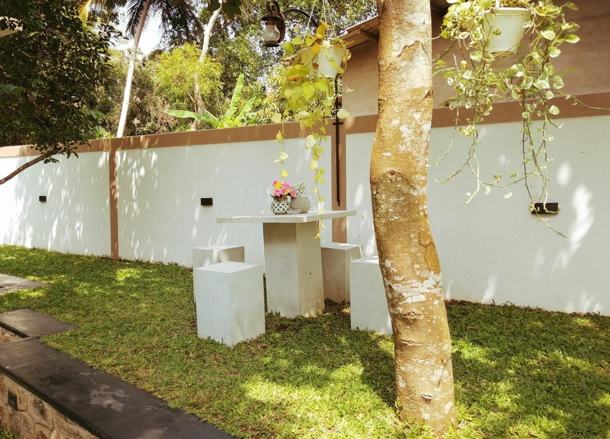 Ceylonima Home Stay อนุราธปุระ ภายนอก รูปภาพ
